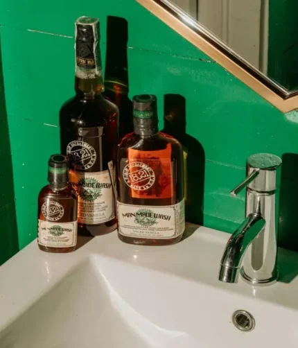 daugiafunkce-priemone-vyrams-3-in-1-stiprinamasis-sampunas-kondicionierius-ir-kuno-prausiklis-viename-1821-man-made-wash-spiced-vanilla-wsh32sv-950-ml-1