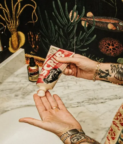 daugiafunkcis-odos-sveitiklis-vyrams-1821-man-made-octane-200-scrub-sweet-tobacco-oct6st-178-ml-1