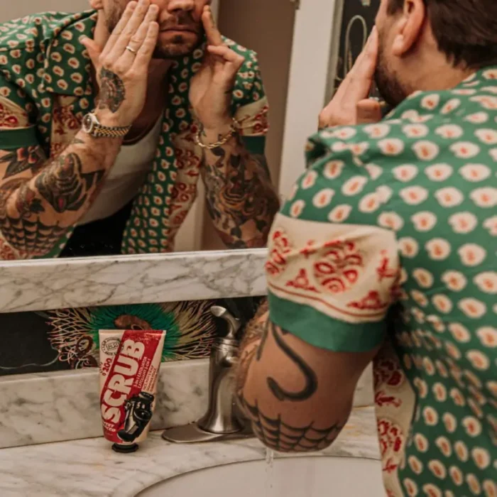 daugiafunkcis-odos-sveitiklis-vyrams-1821-man-made-octane-200-scrub-sweet-tobacco-oct6st-178-ml-2