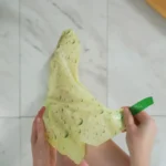 kauke-kojoms-voesh-refreshing-odor-treatment-socks-vfc101mnt-intensyviai-gaivinanti-skirta-pavargusioms-kojoms-ir-pedoms-su-metu-ekstraktu-1-pora-kojiniu-20-ml-2